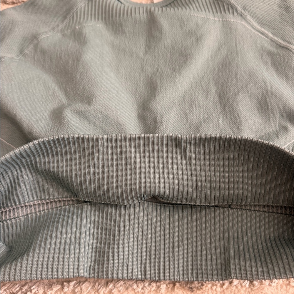 Workout top - Picture 4 of 5